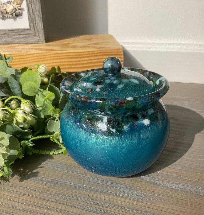 Round resin jar with lid