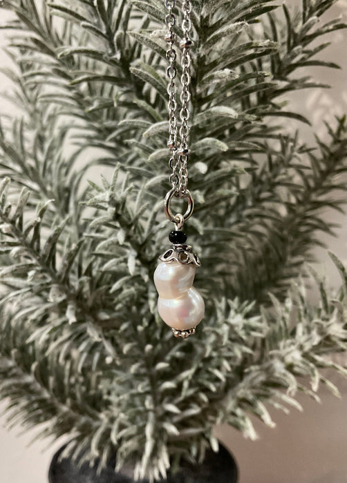 Fresh water pearl snowman pendant