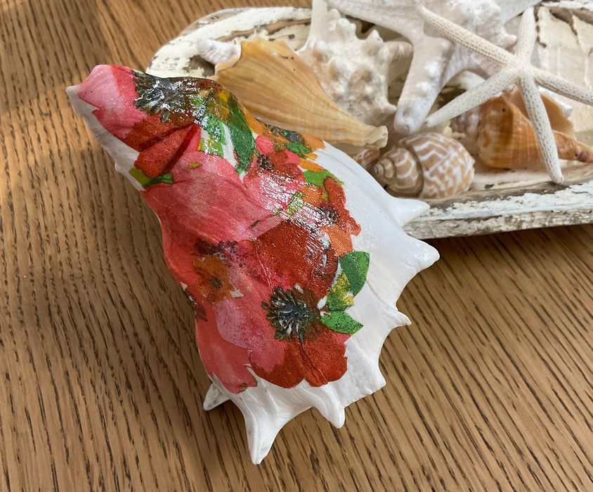 Decoupage whelk shell - flowers