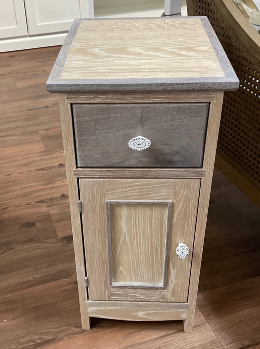 Wixom End Table - Oak