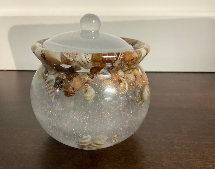 Round resin jar with lid
