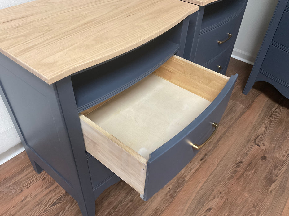 Wyoming Nightstand - Oak