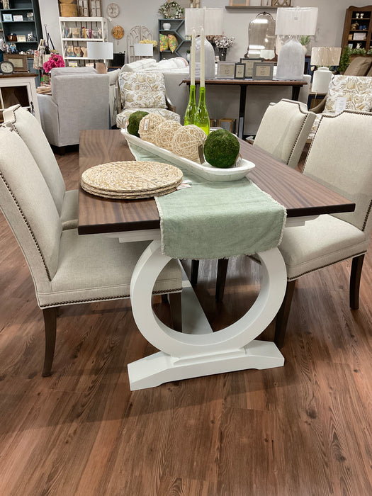 Ring Dining Table