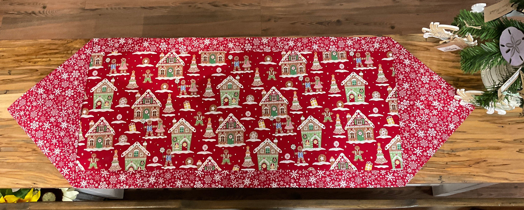 Table Runner - Gingerbread house