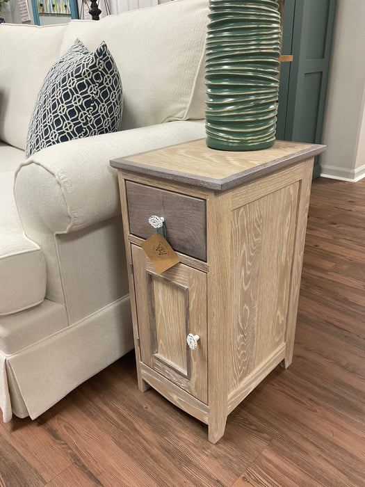 Wixom End Table - Oak