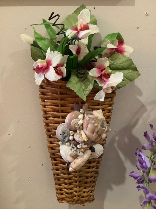 Hanging flower basket with shells