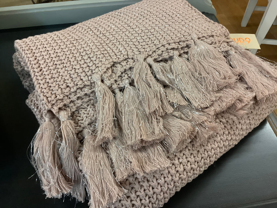 Knit throw blanket