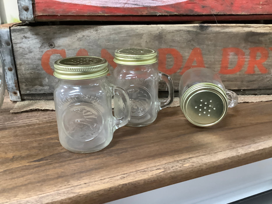 Handled mason jar shaker