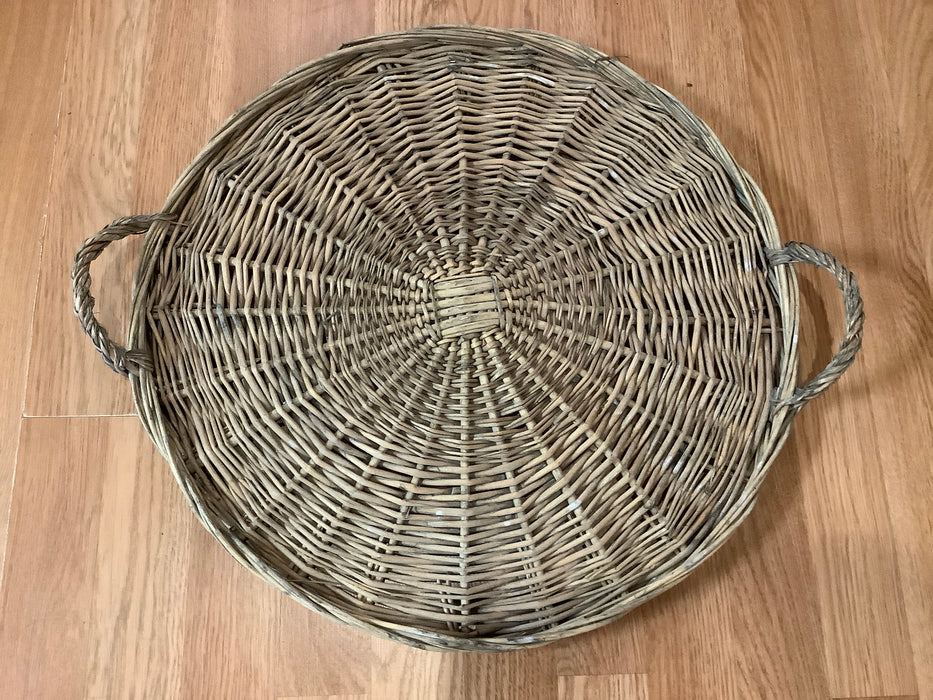 Round wicker trays