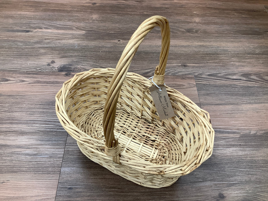 Oval willow basket with handle