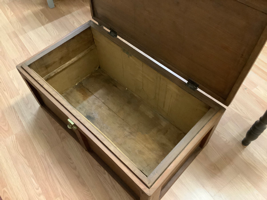 Blanket chest