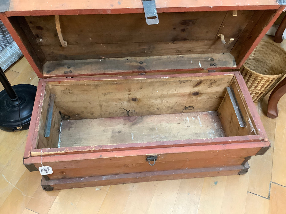 Wood carpenter chest