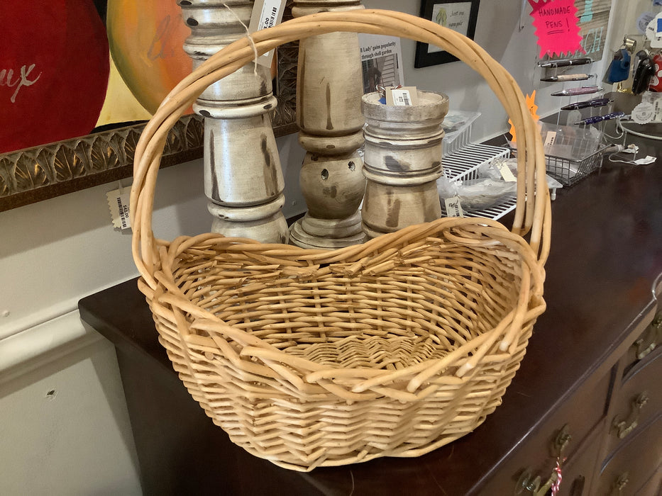 Willow oblong handle basket