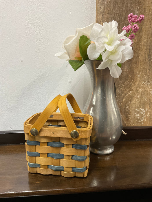 Small decorative basket