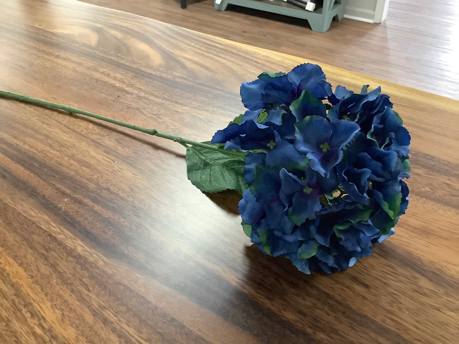 Hydrangea Royal blue - stem 29"