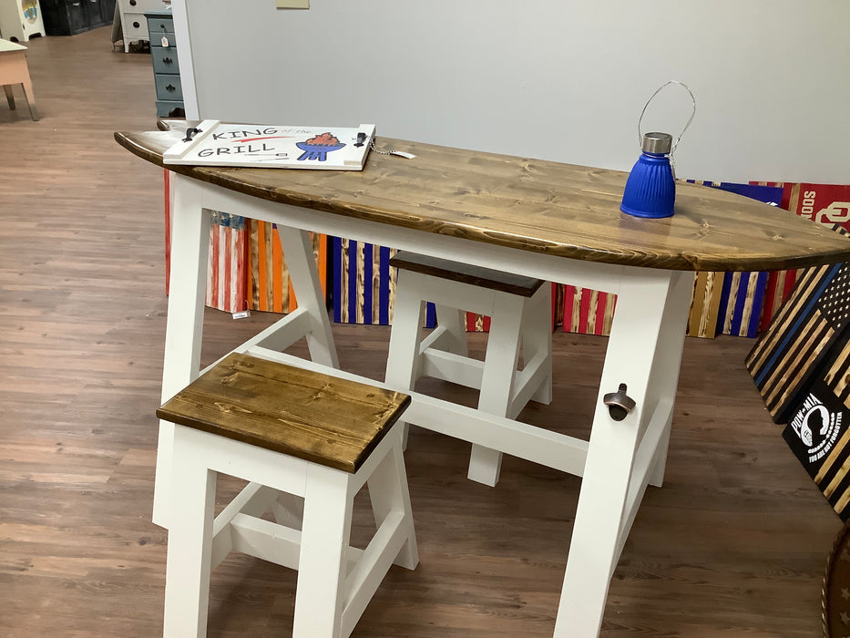 Surfboard table with 2 bar stools