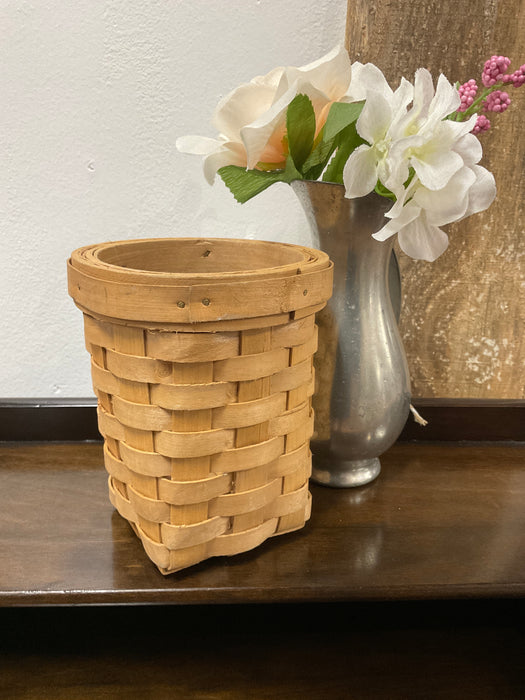 Small decorative basket