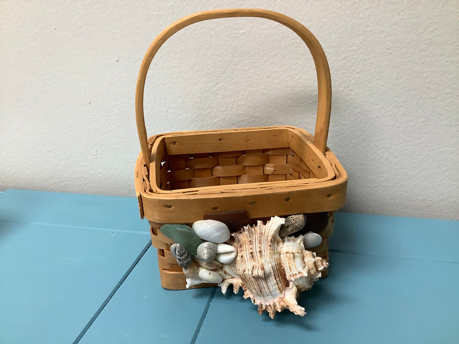 Small basket with shells