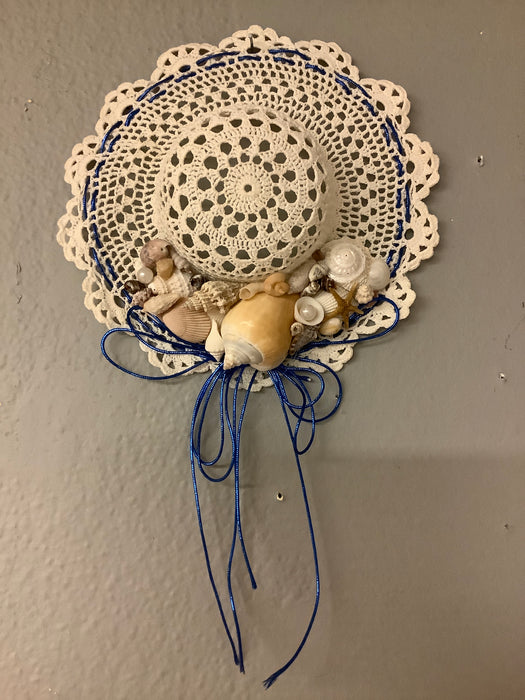 Small Crochet hat with shells