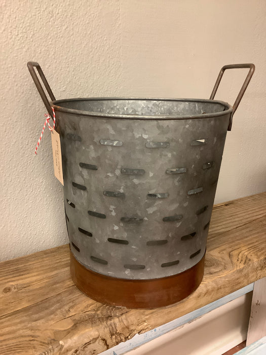 Olive bucket with square handles