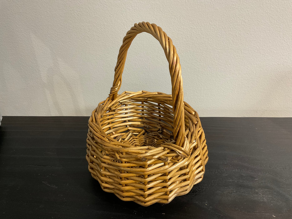 Thick round stained basket