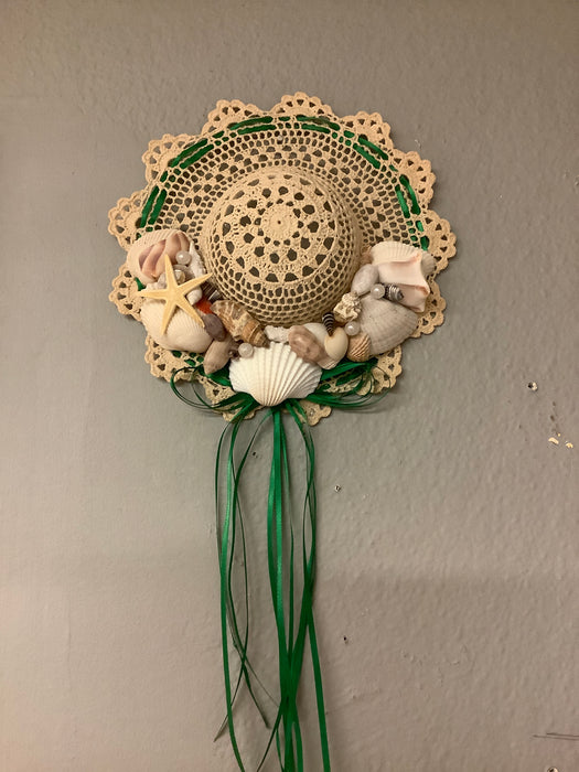 Small Crochet hat with shells