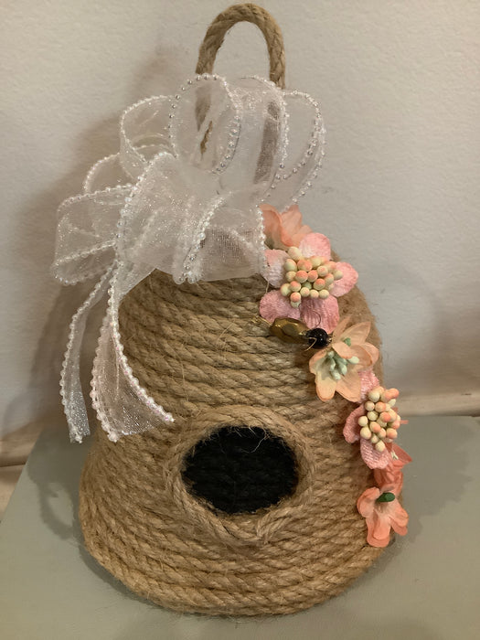 Rope beehive pink and bow flowers