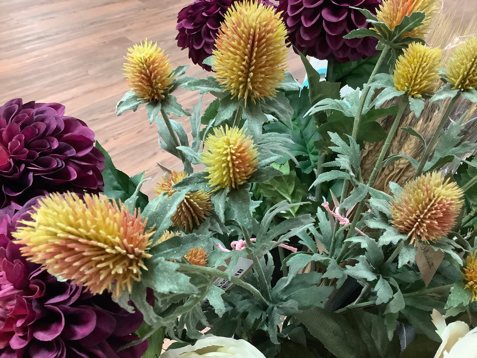 Artificial thistle wildflowers