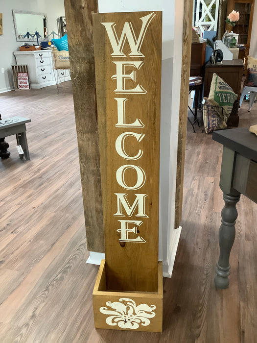 Welcome wood planter