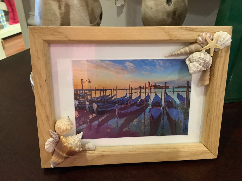 Picture frame with shells