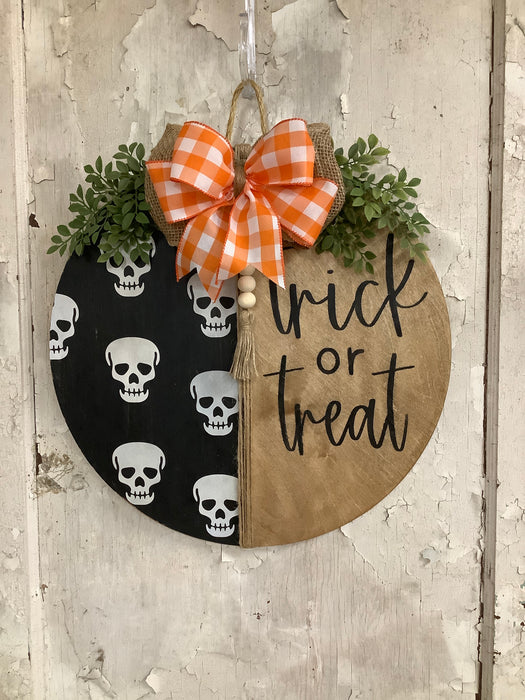 Round wood sign - trick or treat