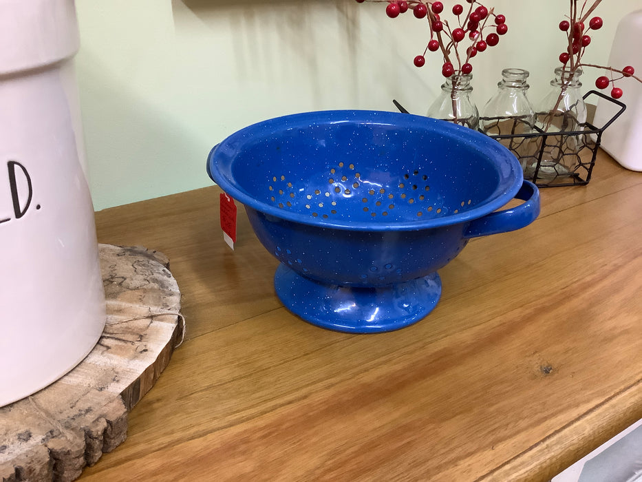 Enamel ware colander