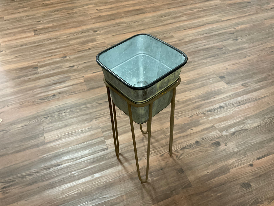 Square metal flower stand